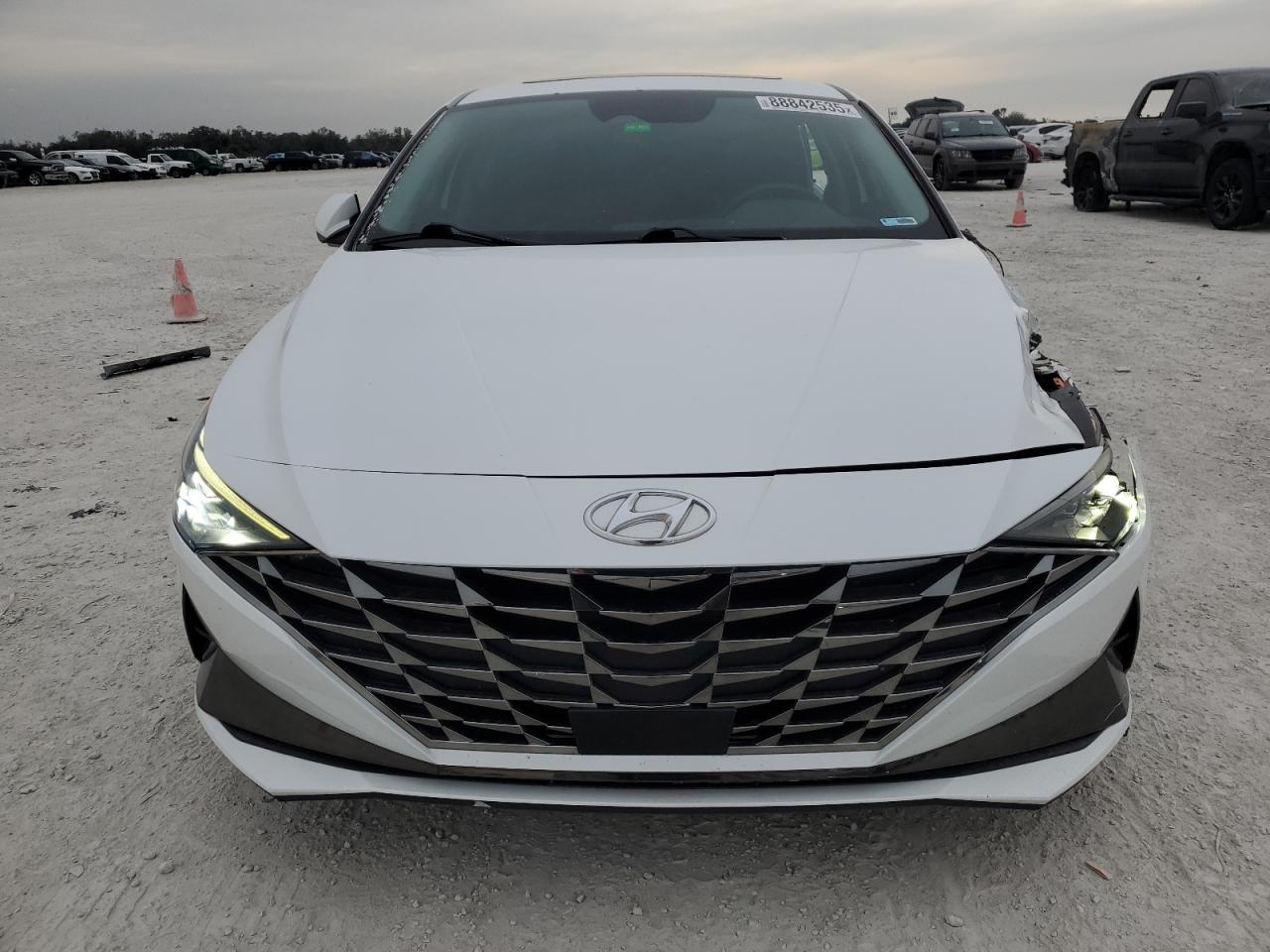 2021 Hyundai Elantra - Image 5