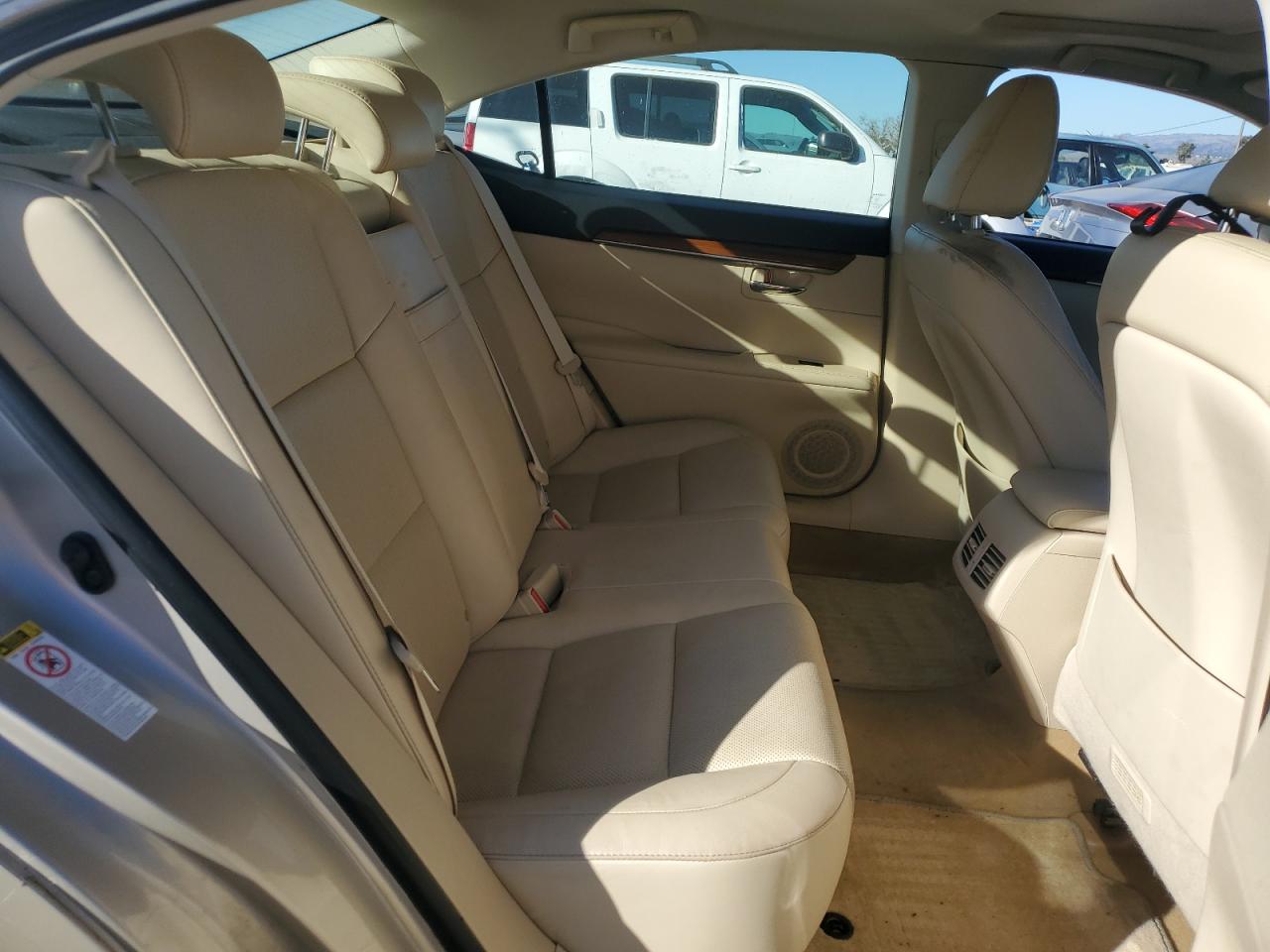 2014 Lexus ES - Image 10