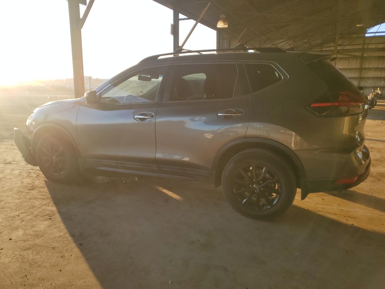 2018 Nissan Rogue - Image 2