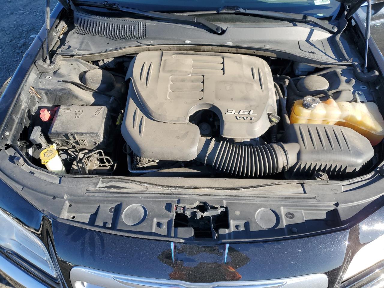 2013 Chrysler 300 - Image 13