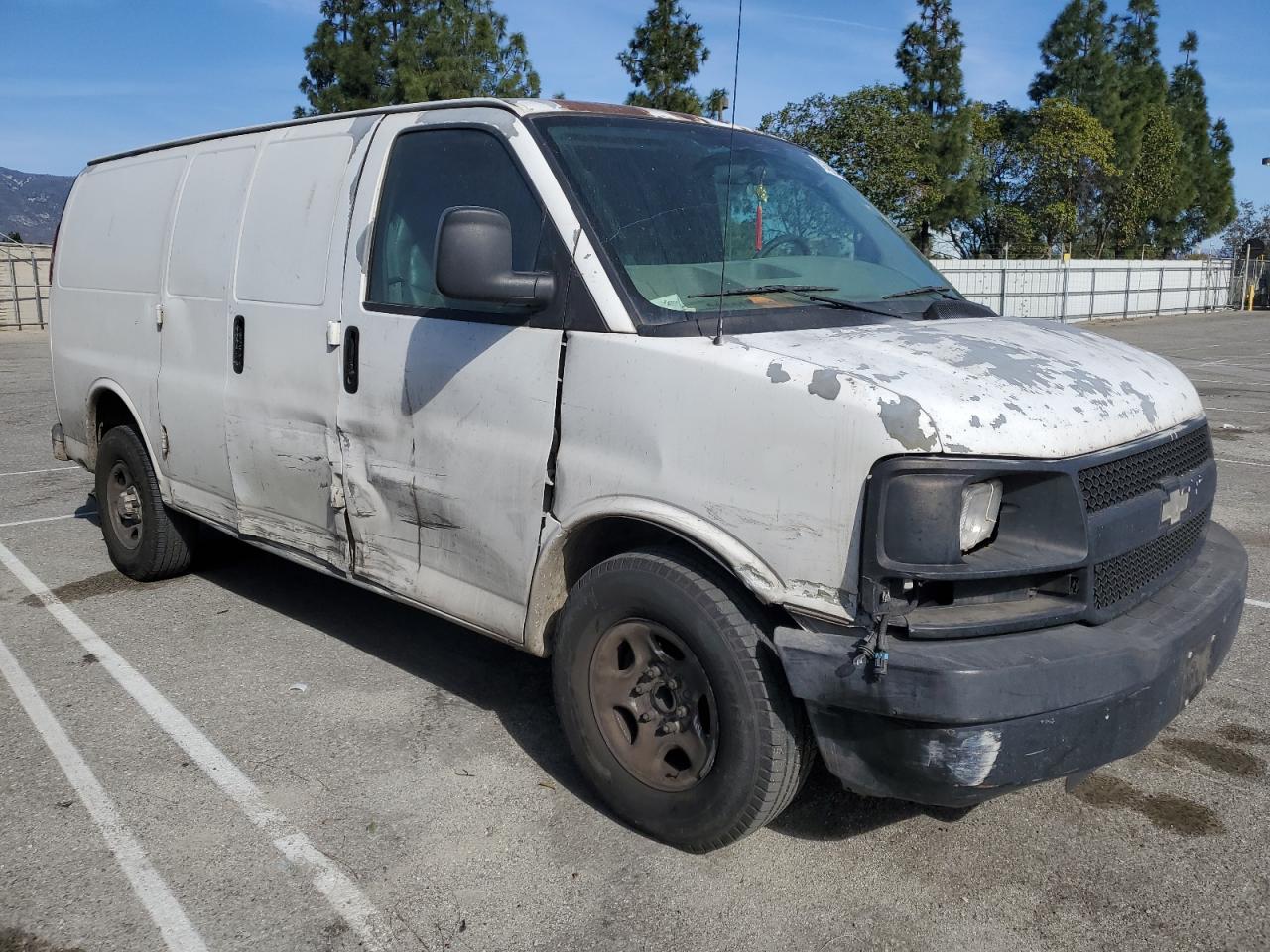 2005 Chevrolet Express - Image 4
