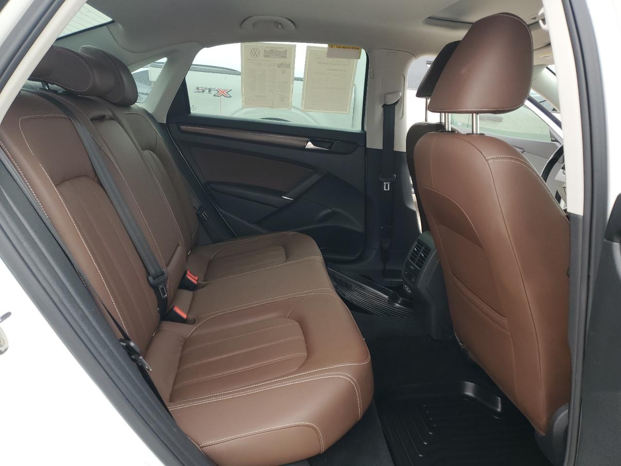 2022 Volkswagen Passat - Image 10