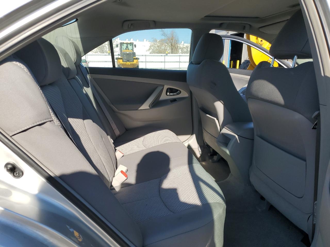 2009 Toyota Camry - Image 10