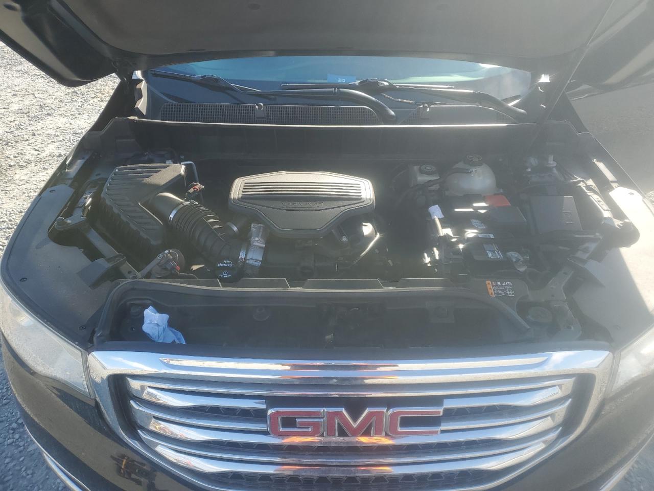 2018 GMC Acadia - Image 13