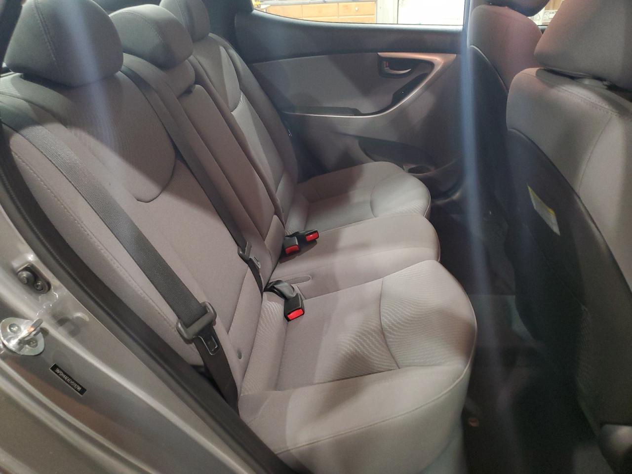 2014 Hyundai Elantra - Image 10