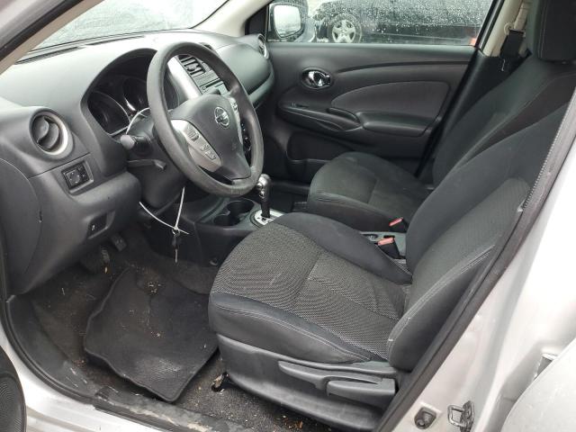 Sedans NISSAN VERSA 2016 Srebrny