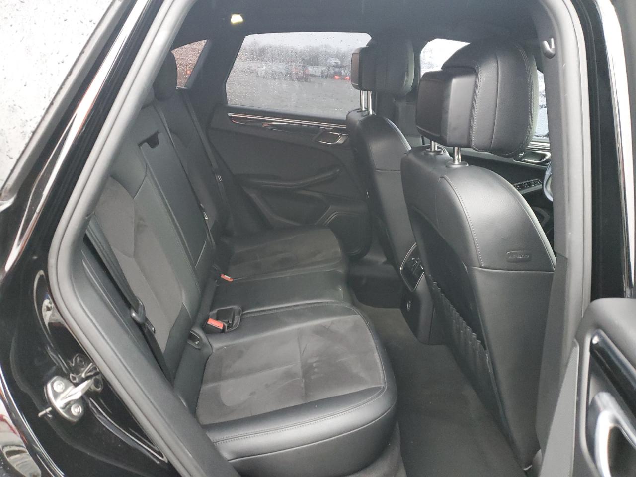 2017 Porsche Macan - Image 11