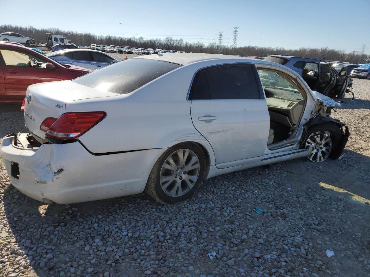 2010 Toyota Avalon - Image 3