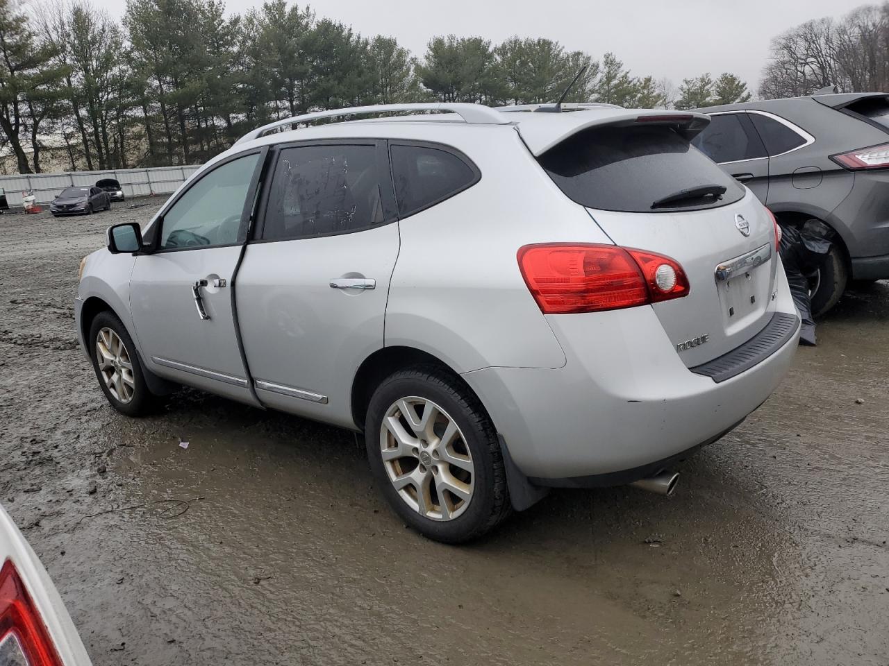 2012 Nissan Rogue - Image 2