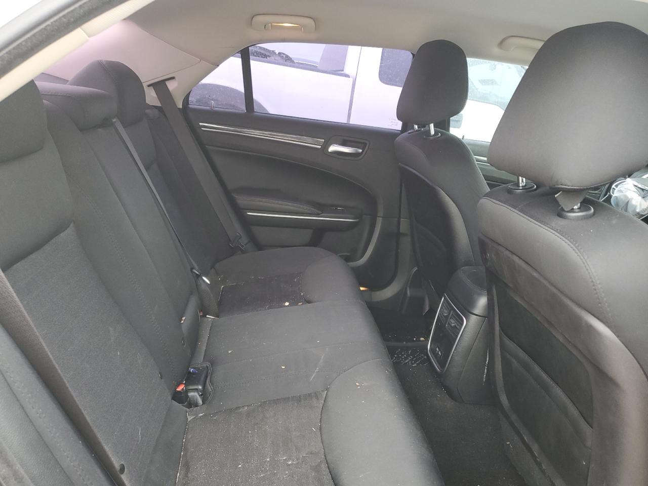 2019 Chrysler 300 - Image 10