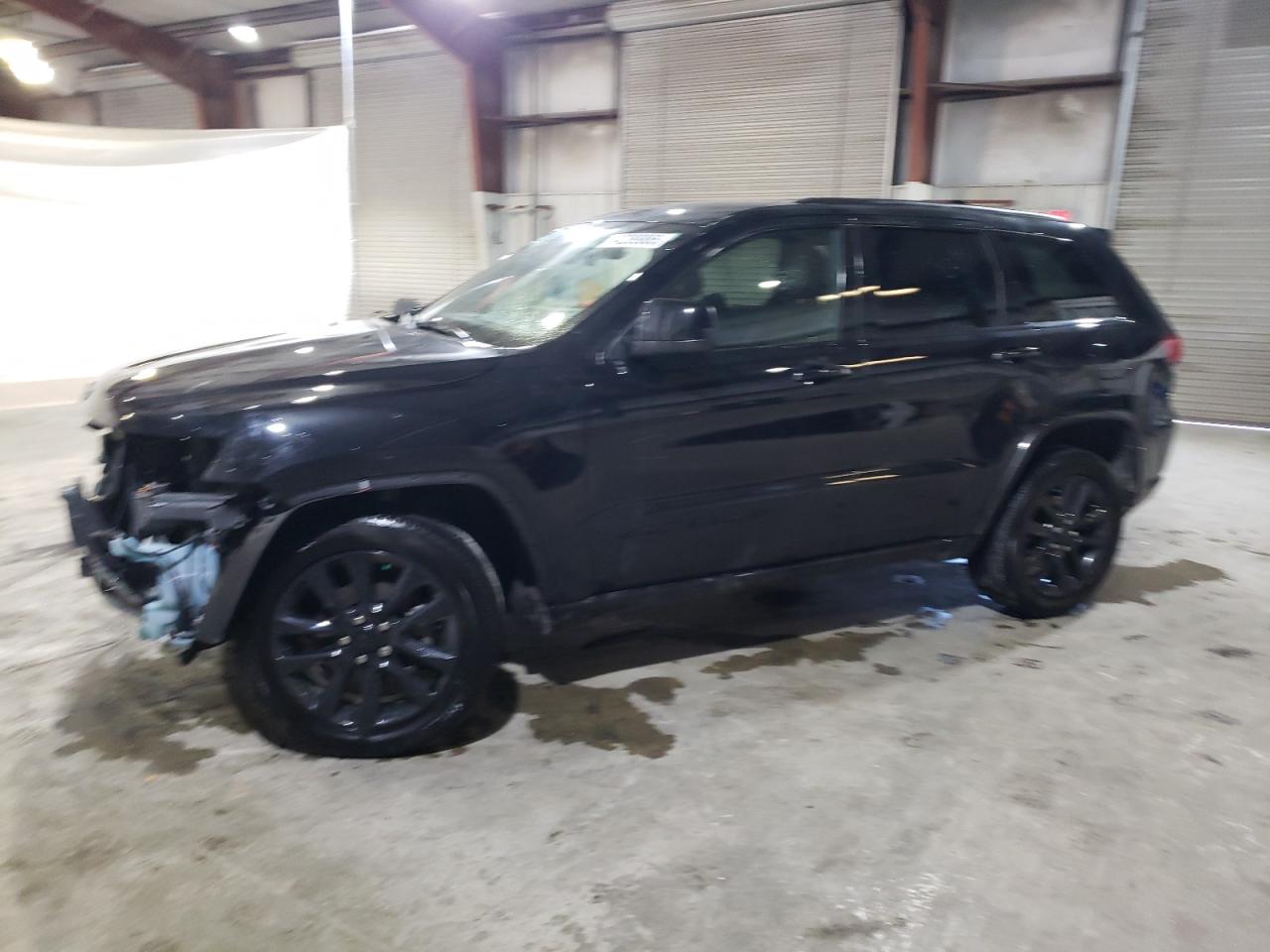 2017 Jeep Grand Cherokee - Image 2