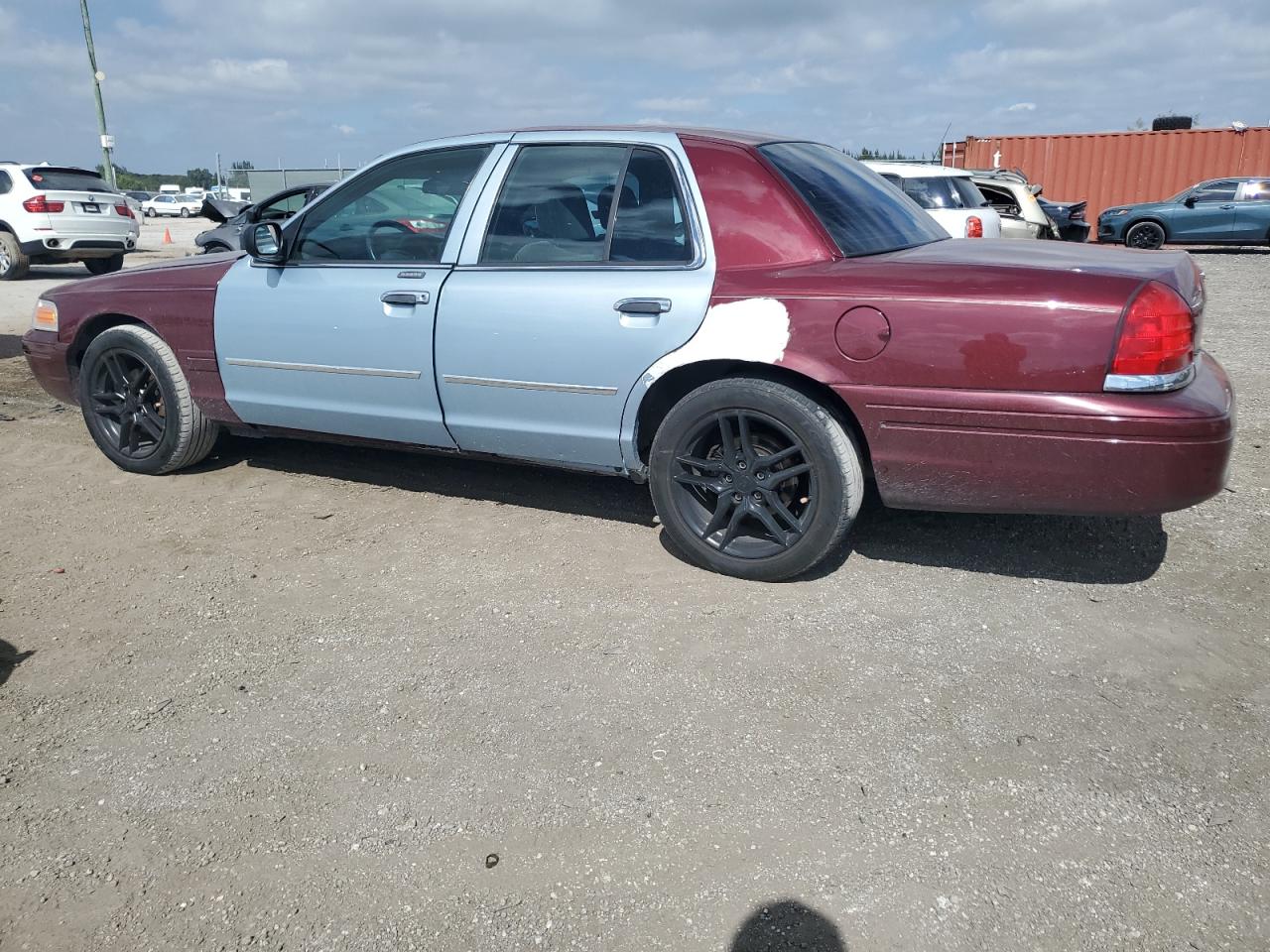 2004 Ford Crown Victoria - Image 2