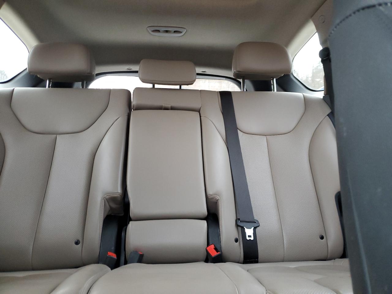 2020 Hyundai Santa Fe - Image 10
