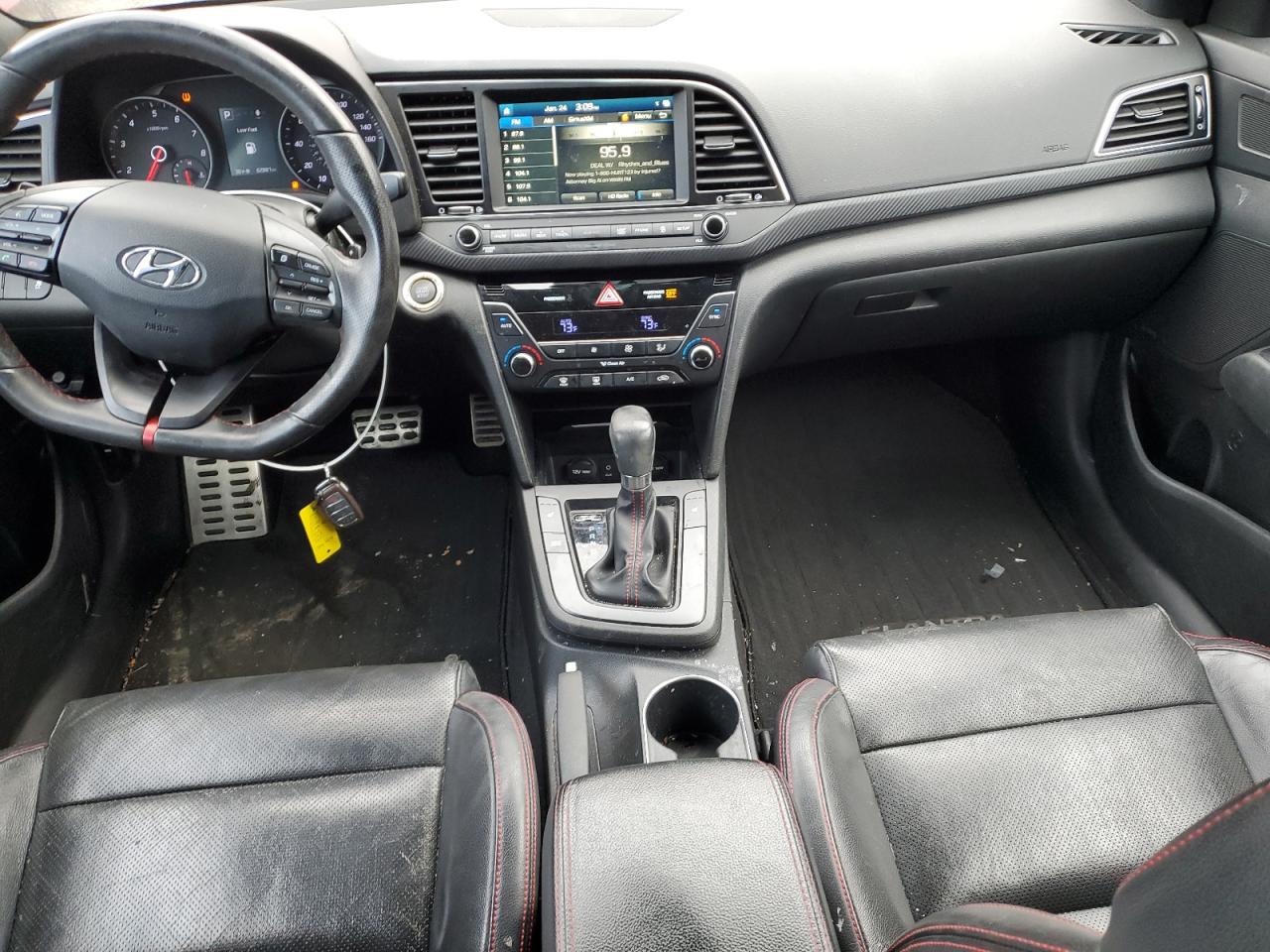 2017 Hyundai Elantra - Image 8