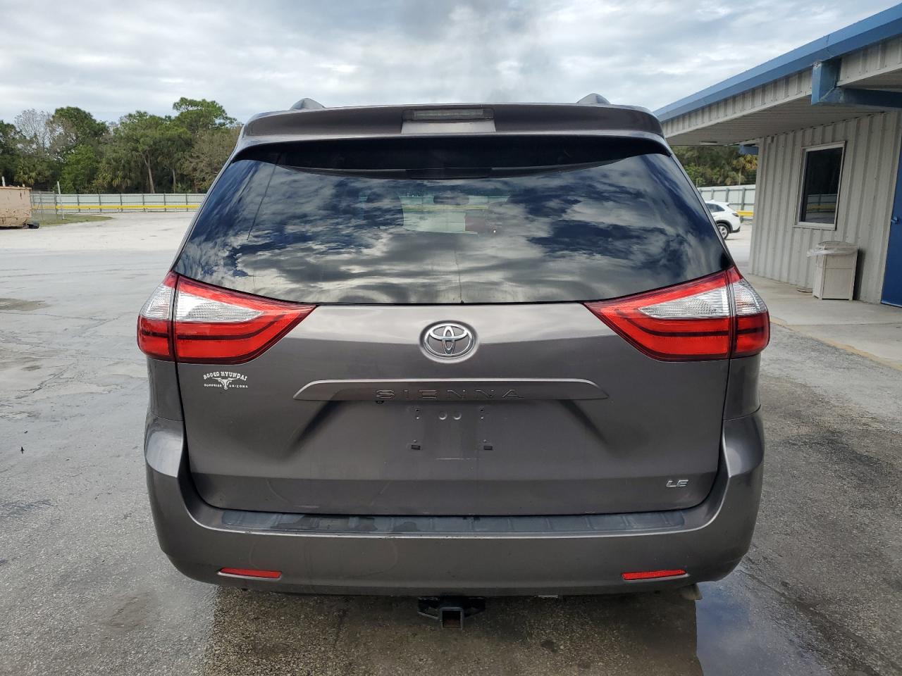 2015 Toyota Sienna - Image 6