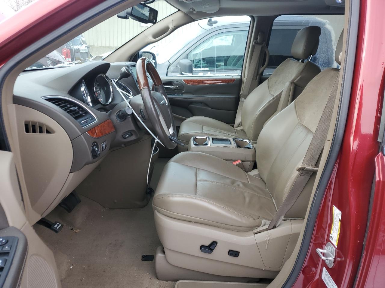 2016 Chrysler Town & Country - Image 7