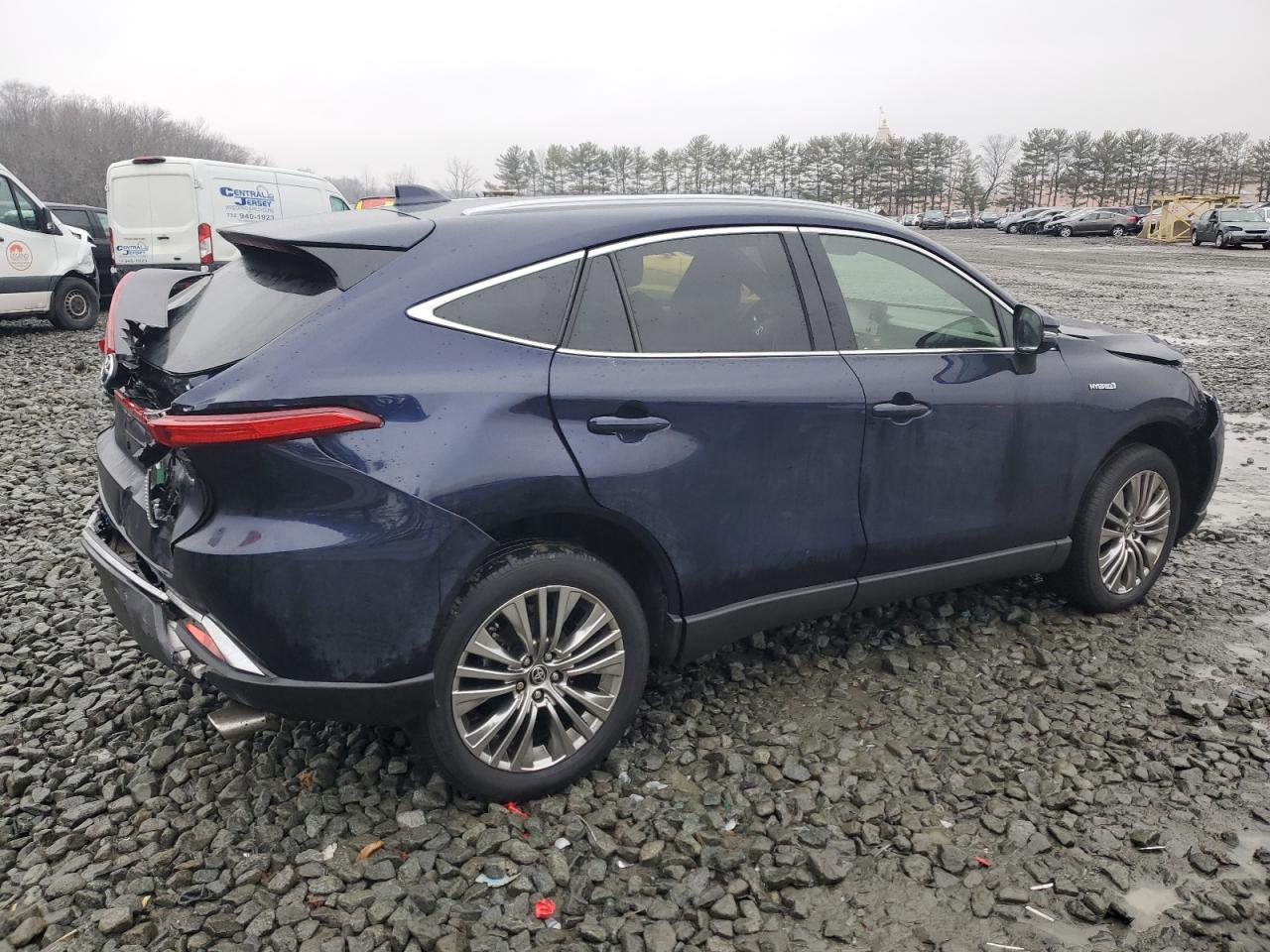 2021 Toyota Venza - Image 3