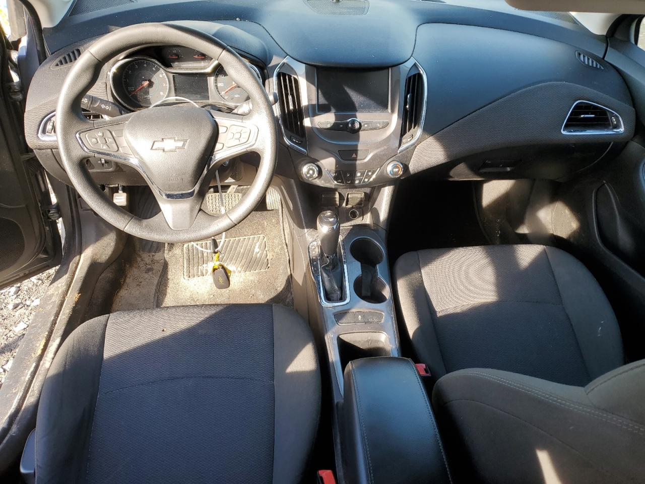 2018 Chevrolet Cruze - Image 8