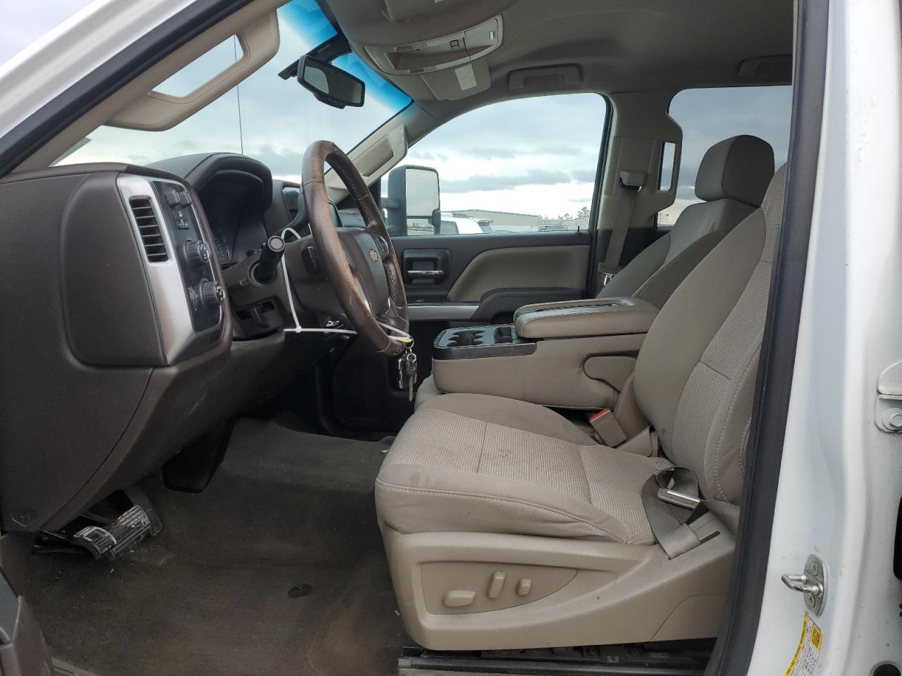 2016 Chevrolet Silverado - Image 7