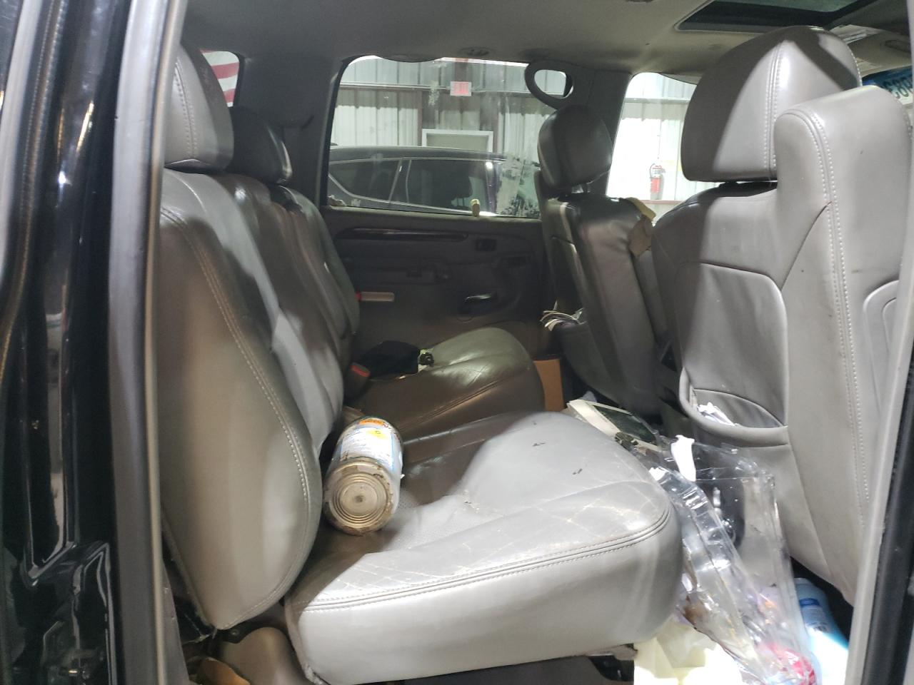 2003 Cadillac Escalade - Image 11