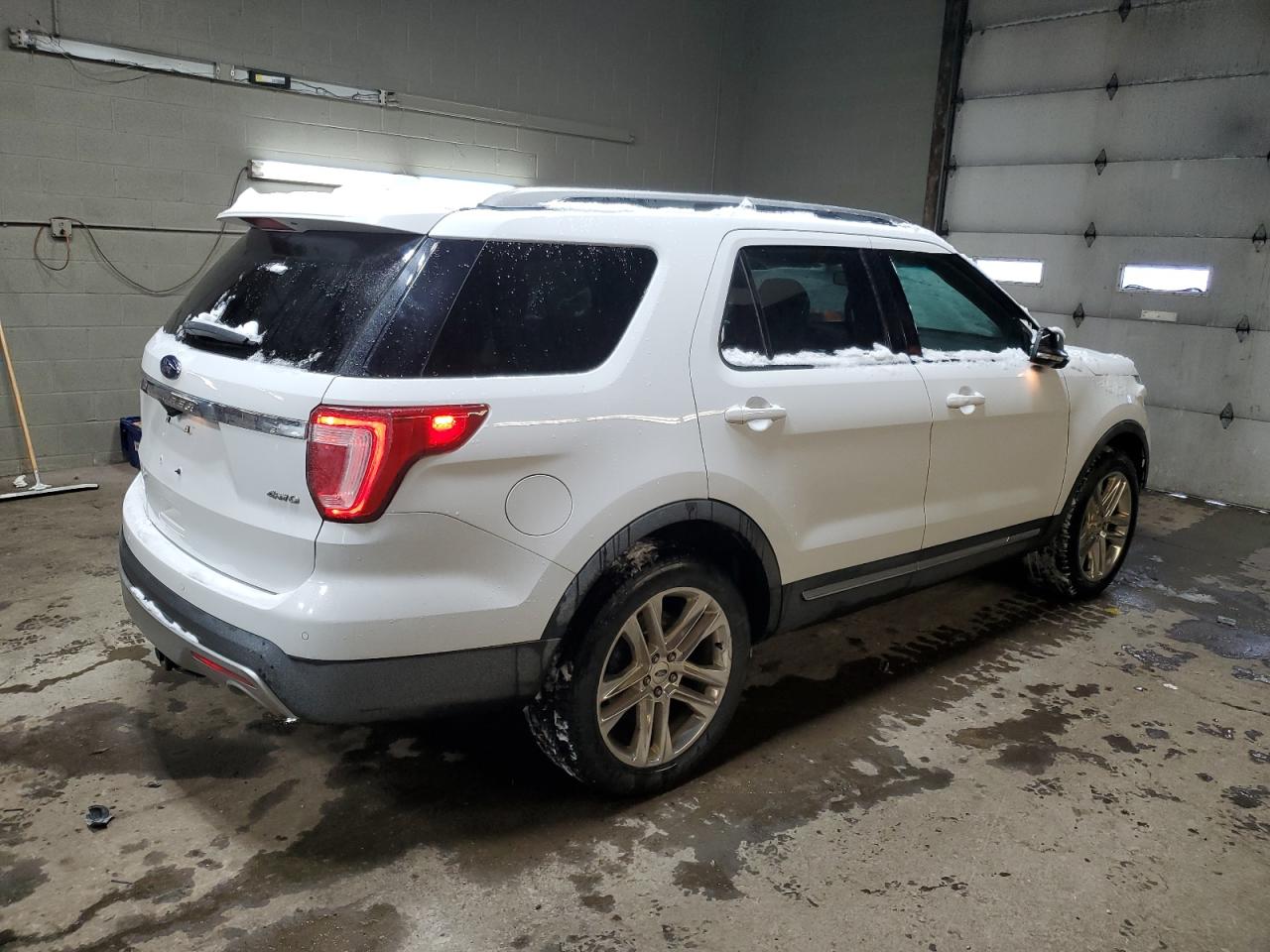 2016 Ford Explorer - Image 3