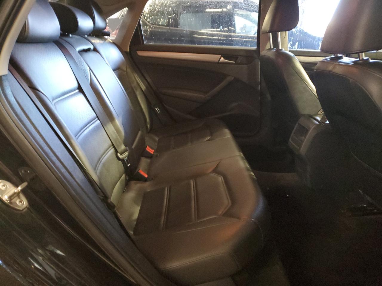 2015 Volkswagen Passat - Image 10