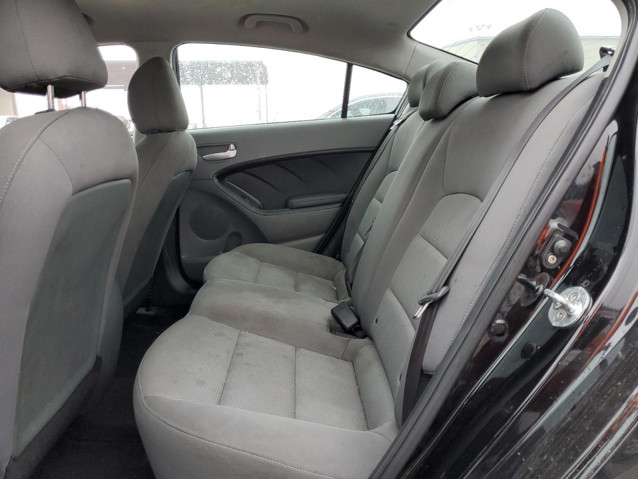 2017 Kia Forte - Image 10