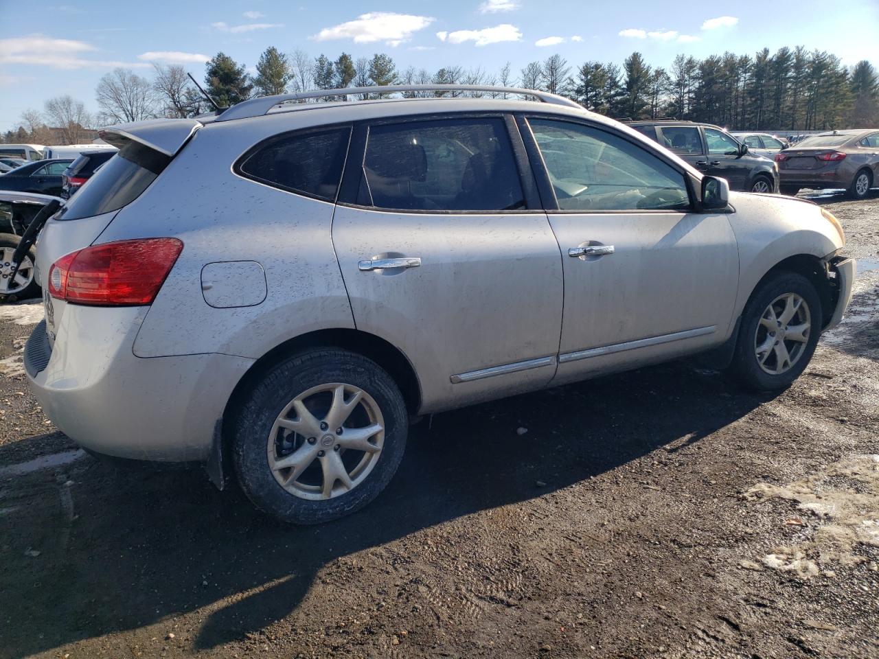 2011 Nissan Rogue - Image 3