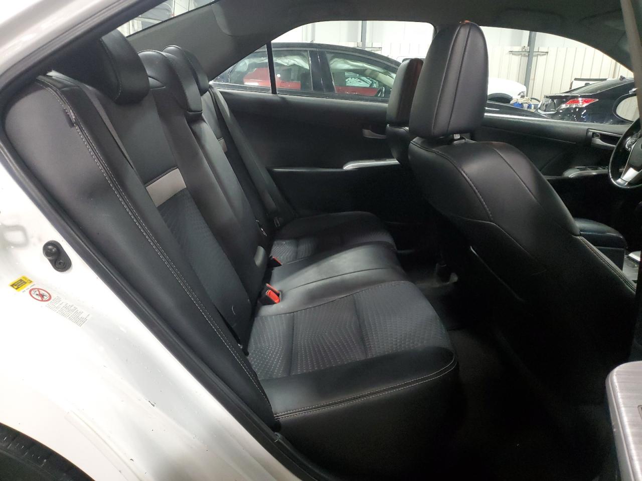 2014 Toyota Camry - Image 10