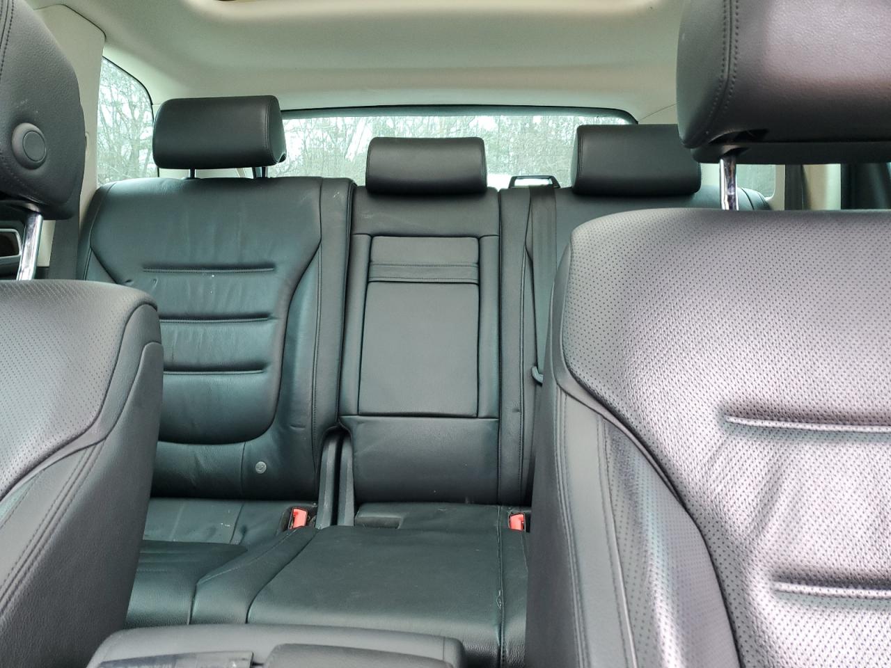 2016 Volkswagen Touareg - Image 10