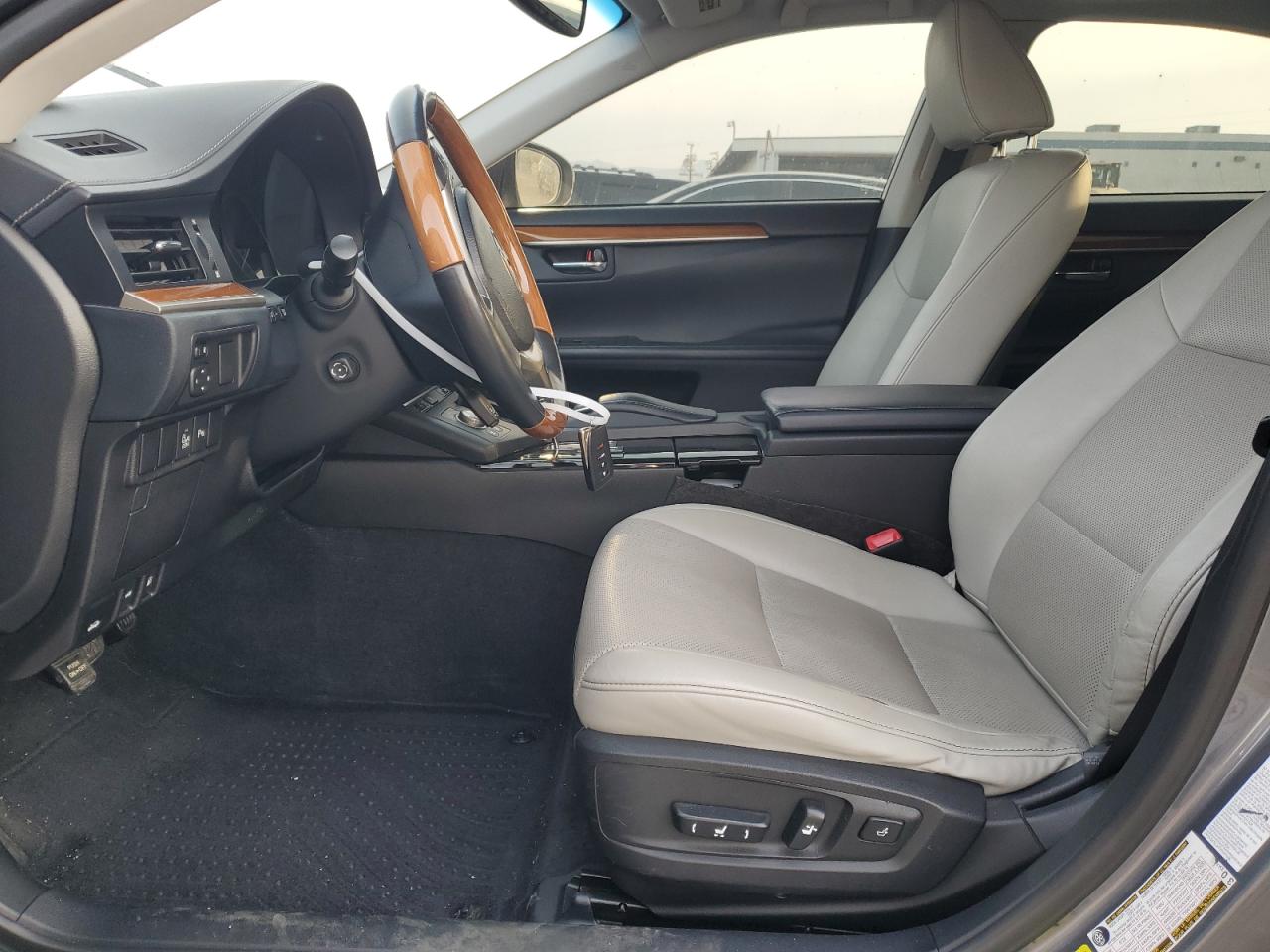 2014 Lexus ES - Image 7
