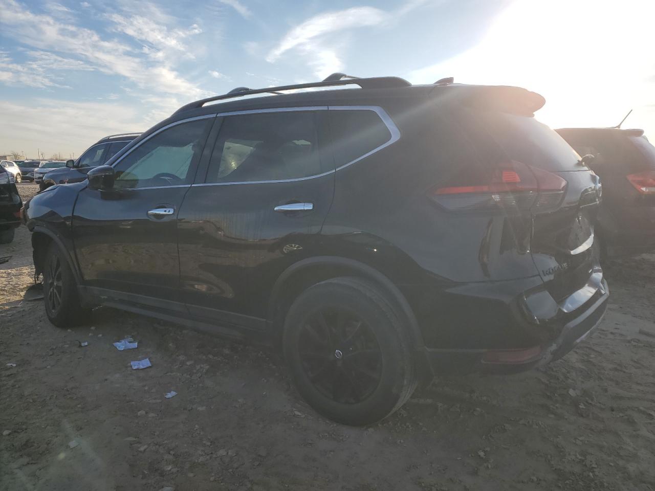 2018 Nissan Rogue - Image 2