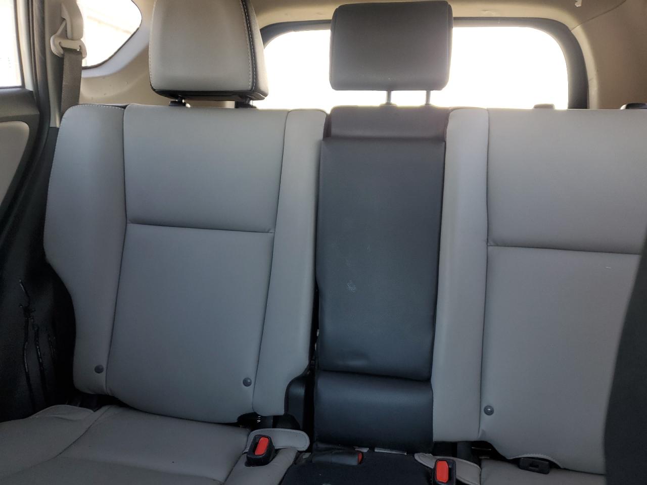 2017 Toyota RAV 4 - Image 10