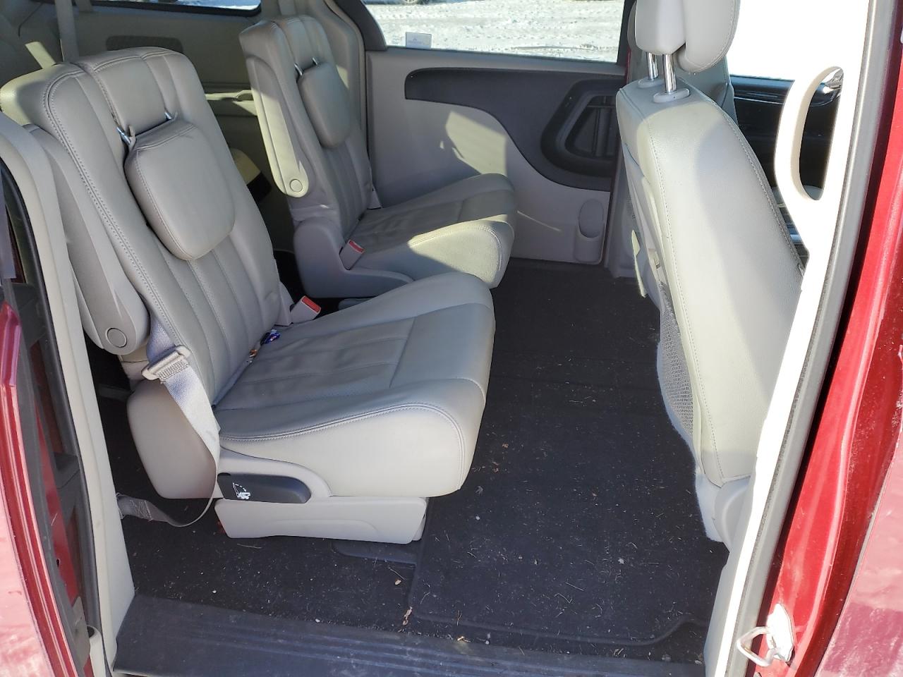 2012 Chrysler Town & Country - Image 11