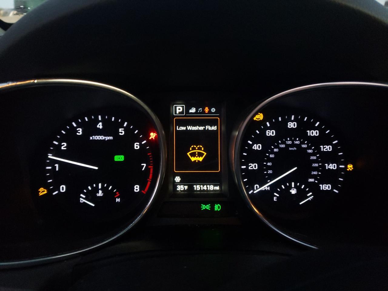2017 Hyundai Santa Fe - Image 9