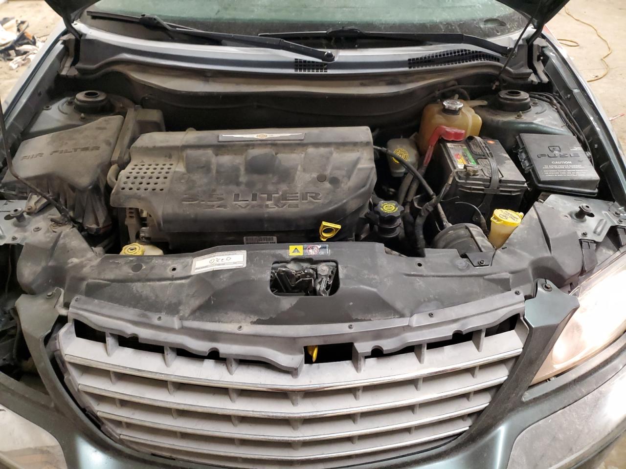 2004 Chrysler Pacifica - Image 12