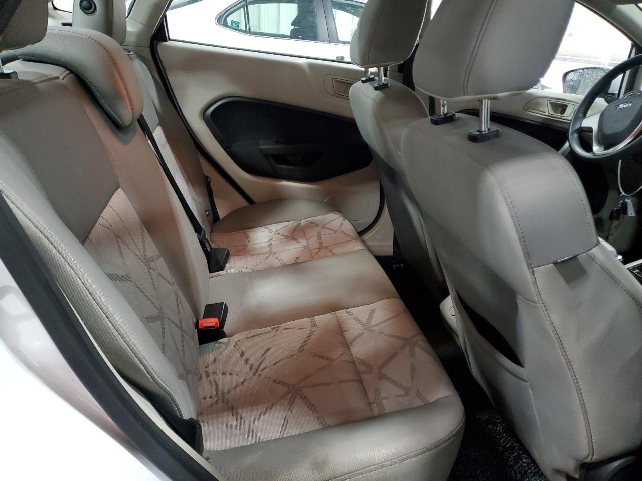 2012 Ford Fiesta - Image 10