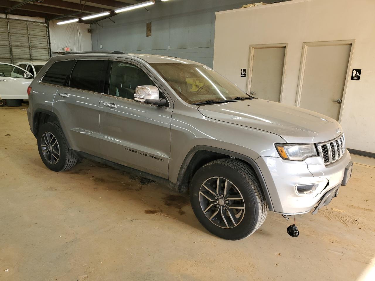 2018 Jeep Grand Cherokee - Image 4