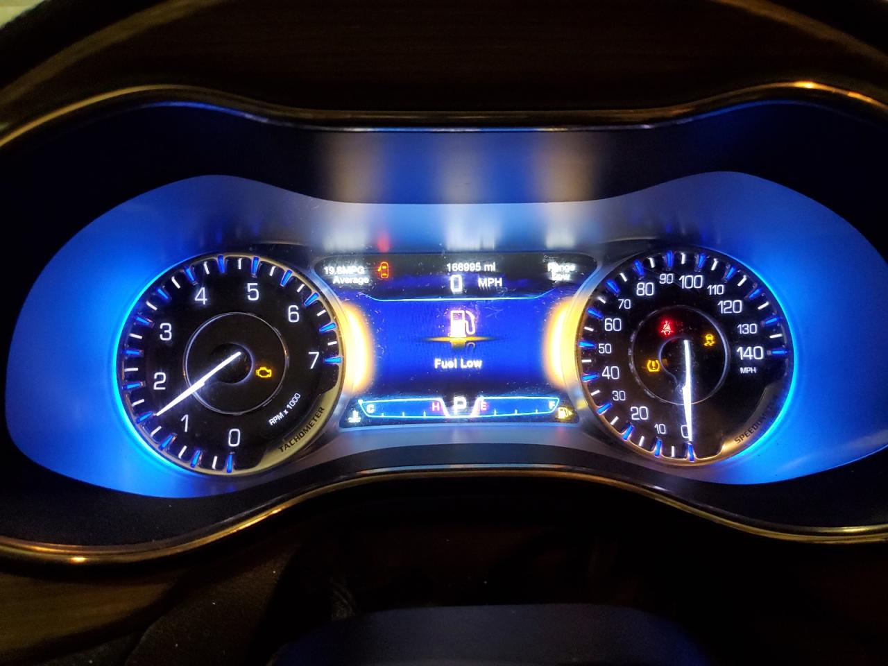 2015 Chrysler 200 - Image 9