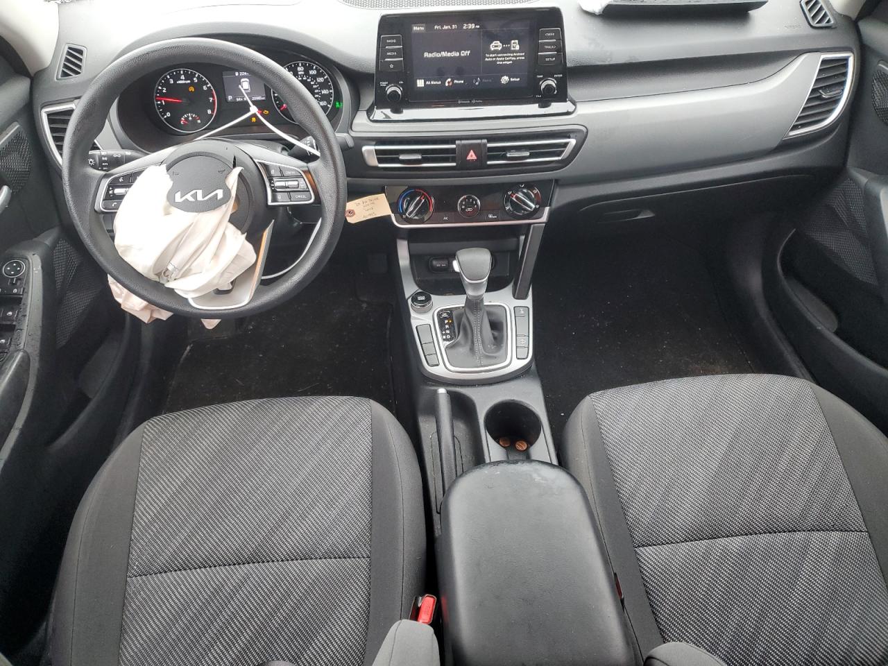 2023 Kia Seltos - Image 8