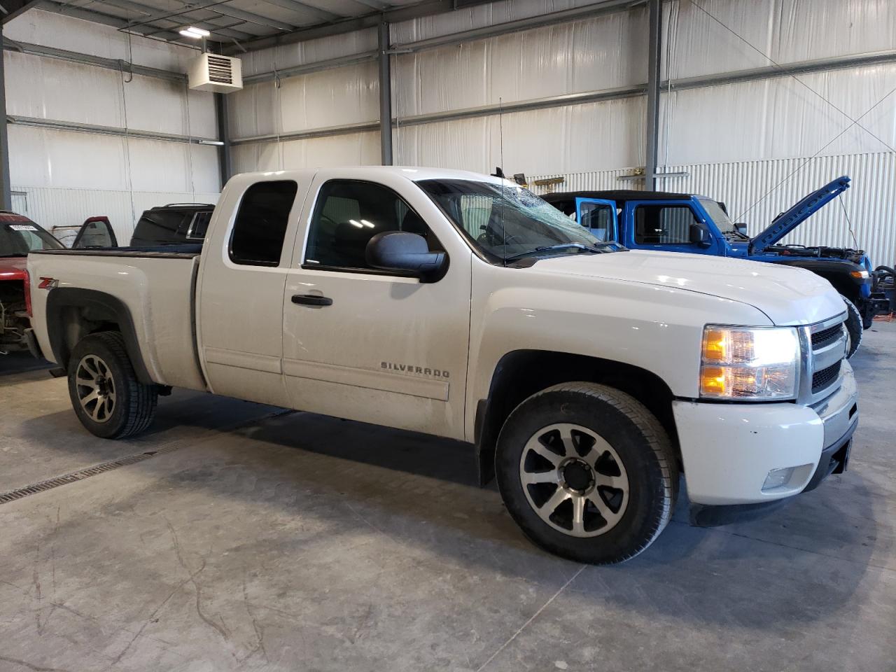 2011 Chevrolet Silverado - Image 4