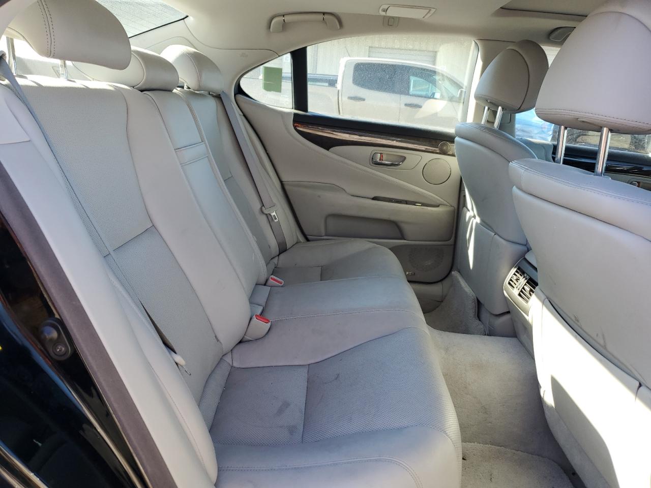 2012 Lexus LS - Image 11