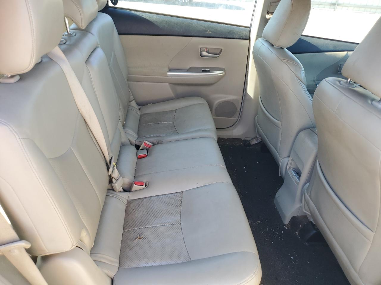 2012 Toyota Prius - Image 10