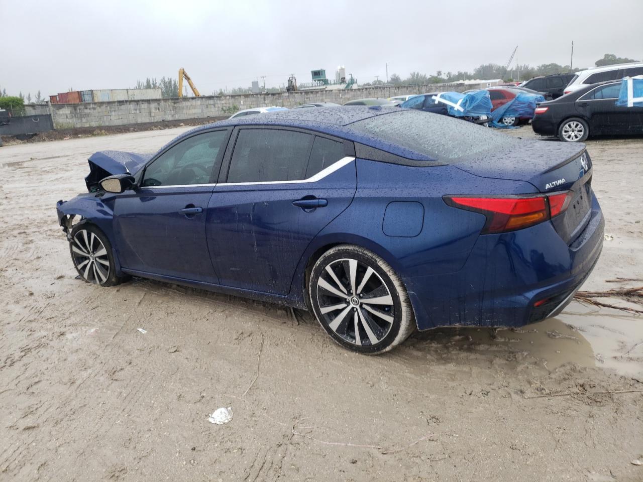 2020 Nissan Altima - Image 2
