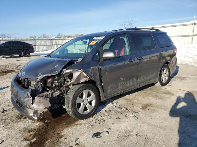 2011 Toyota Sienna Le للبيع في Walton، KY - Front End