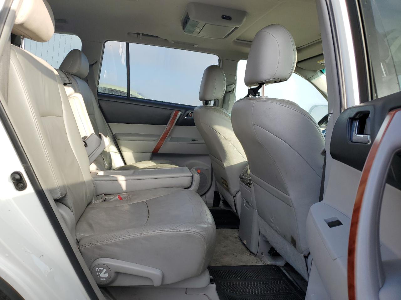 2009 Toyota Highlander - Image 10