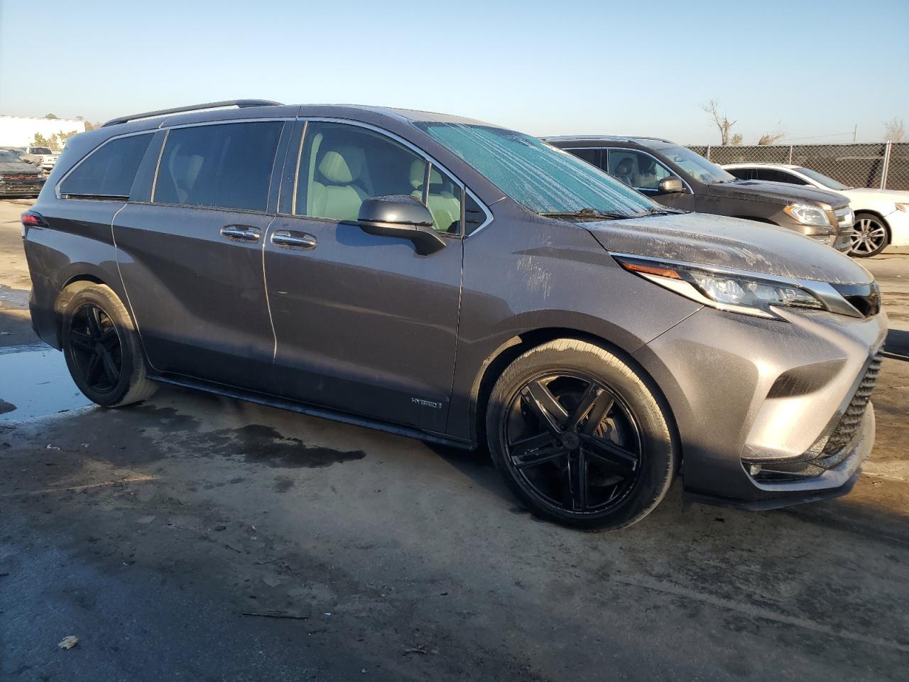 2021 Toyota Sienna - Image 4