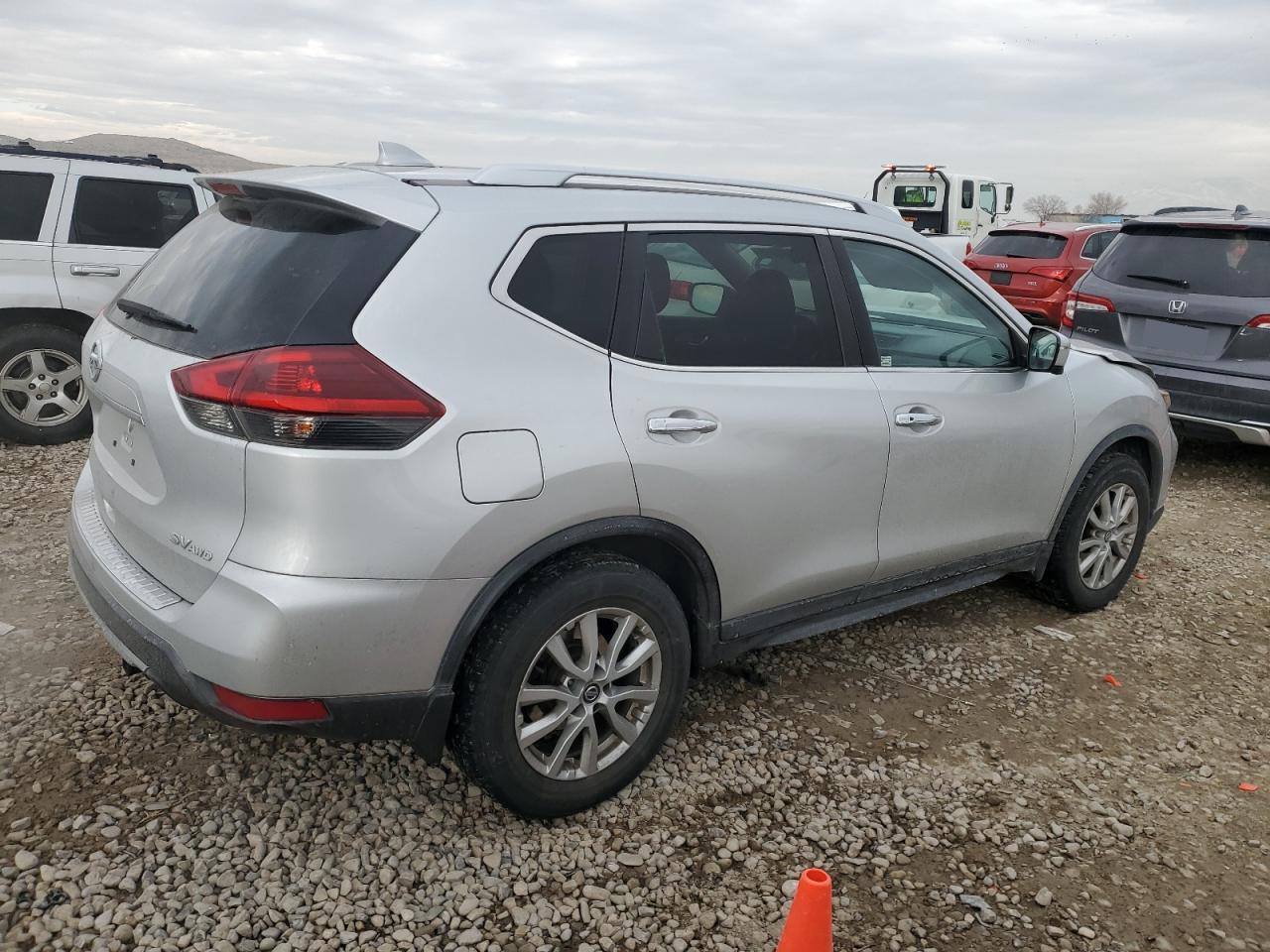 2018 Nissan Rogue - Image 3