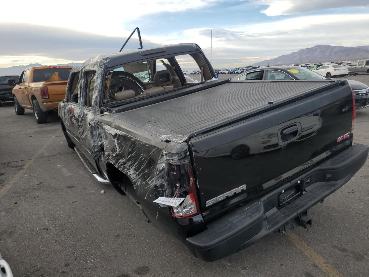 2006 GMC Sierra - Image 2