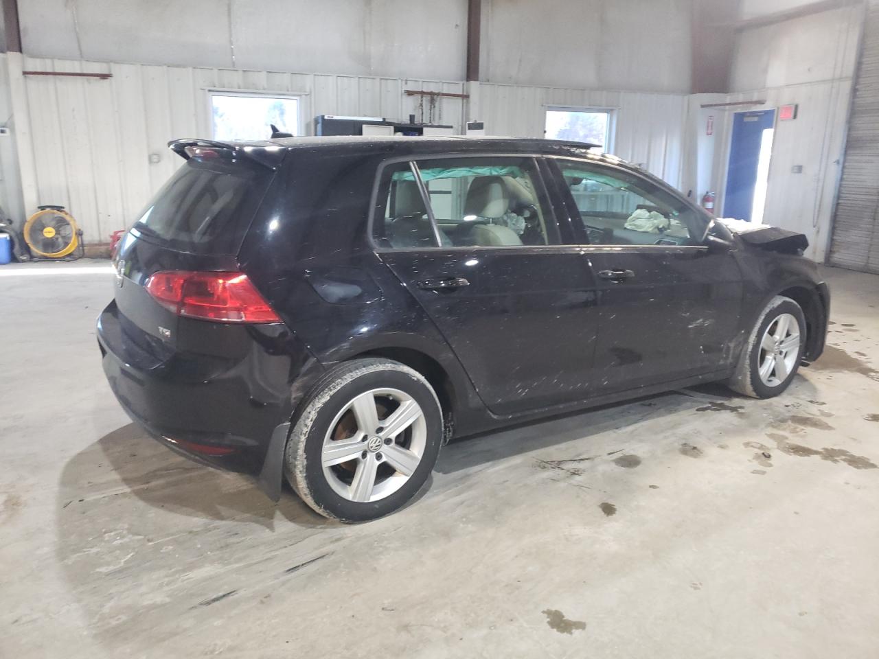 2017 Volkswagen Golf - Image 3